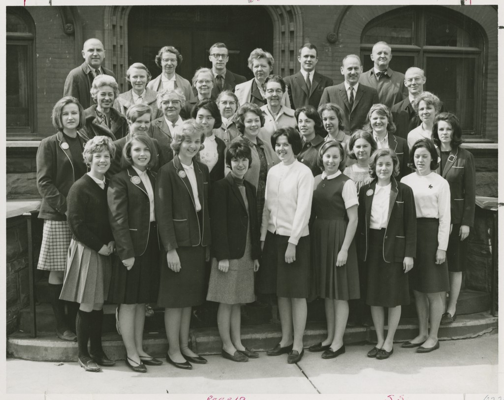 A group of Milwaukee-Downer College students and faculty who transferred to Lawrence with the consolidation in the fall of 1964.