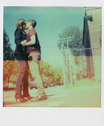 Kissing-on-Mainstreet_newsblog